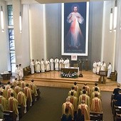 Mszy św. 20 października w kaplicy seminaryjnej przewodniczył bp Edward Dajczak. Koncelebrowało z nim 25 prezbiterów i 3 biskupów.