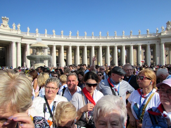Na modlitwie z papieżem Franciszkiem na placu św Piotra