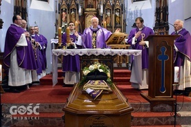 Mszy św. pogrzebowej przewodniczył bp Ignacy Dec
