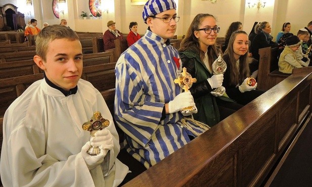 Młodzi z os. Karpackiego przywieźli ze sobą m.in. relikwie św. Stanisława Kostki