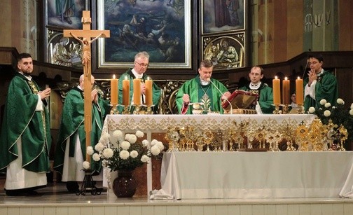 Bp Roman Pindel przewodniczył Mszy św., która zwieńczyła 12. Korowód Świętych