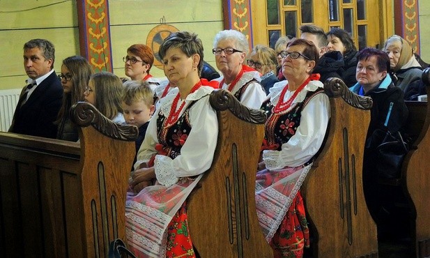 Głębowiccy parafianie podczas jubileuszu 500-lecia kościoła