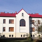 W budynku przy ul. Starodąbrowskiej uczynki miłosierne świadczone są nieprzerwanie od 110 lat.