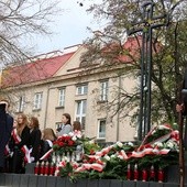 Krzyż przeszedł renowację dzięki staraniom społeczności II LO i miasta