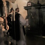 Procesja żałobna w katedrze na Wawelu