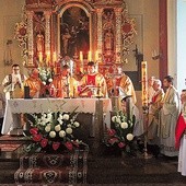 Biskup Roman Pindel przewodniczył jubileuszowej liturgii w Głębowicach.