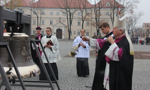 Wierni usłyszeli pierwsze bicie nowego, jubileuszowego dzwonu