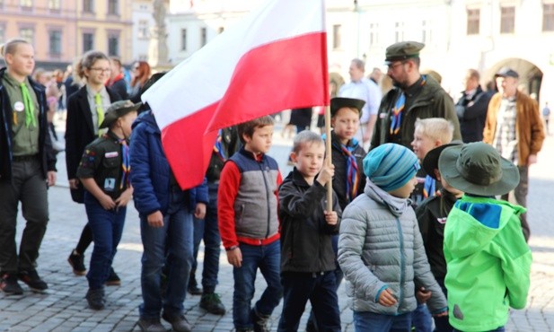 W przemarszu ulicami Cieszyna nie zabrakło najmłodszych patriotów