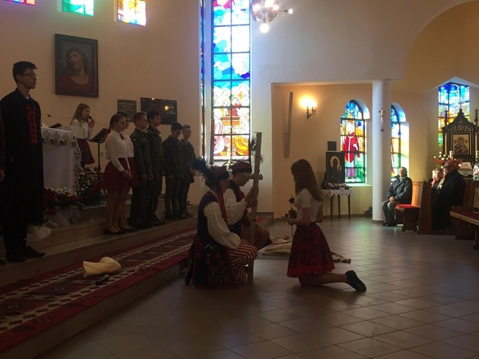 Występ młodzieży w Zakrzowie