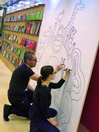 Aleksandra i Daniel Mizielińscy na Targach Książki w Londynie.