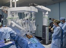 Pacjent zmarł po operacji: winny robot chirurgiczny czy chirurg?