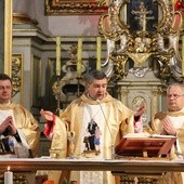 Od lewej: o. Józef Matras SP, bp Wojciech Osial i o. Marian Galas SP