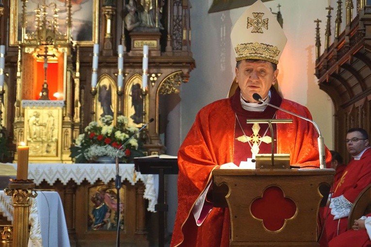 Biskup łucki Witalij Skomarowski gościł w parafii św. Katarzyny w Nowej Rudzie-Słupcu.