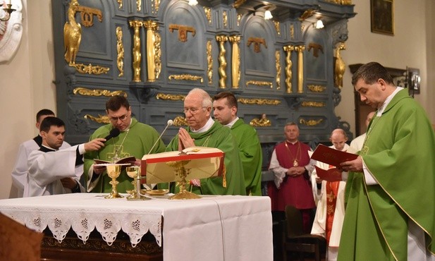 W dniu urodzin za biskupa jubilata modlono się w katedrze łowickiej