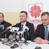 Umowy podpisali: ks. Tomasz Roda – dyrektor CDKK, Tomasz Sobieraj − wicemarszałek zachodniopomorski oraz Piotr Jedliński – prezydent Koszalina.