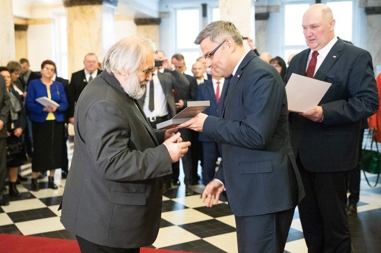 Wręczenie medali 100-lecia Odzyskania Niepodległości