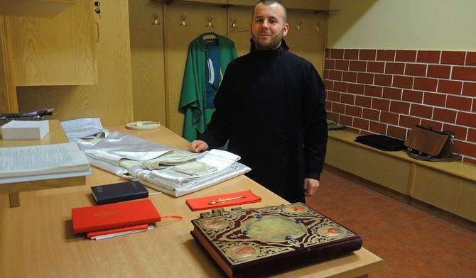 Ks. Adrian Łychacz sprawuje Mszę św. w obrządku wschodnim na Leszczynach