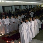 Adoracja krzyża, wiernej repliki Światowych Dni Młodzieży