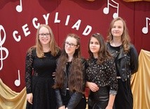 Na przeglądzie piosenki nie zabrakło też zespołów - dziewczyny z Publicznej Szkoły Katolickiej w Kutnie połączyły siły specjalnie na Cecyliadę