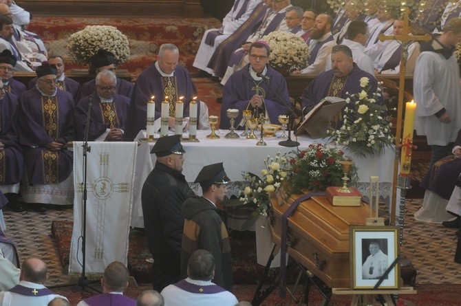 Pogrzeb ks. Adama Łacha - część II