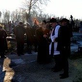 Poświęcenie symblicznego grobu dziecka utraconego w Zakrzówku