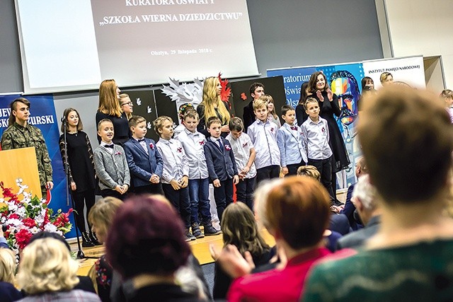 ▲	Podczas uroczystości program patriotyczny zaprezentowały dzieci i młodzież z Zespołu Szkół Salezjańskich im. św. Dominika Savio w Ostródzie.