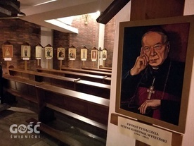 Wystawa znajduje się w kościele tygodniowym w parafii pw. NMP Królowej Polski.