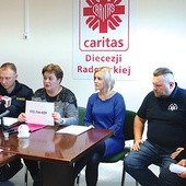 Strażnicy miejscy, streetworkerzy i ratownicy medyczni chcą wspólnie pomagać.