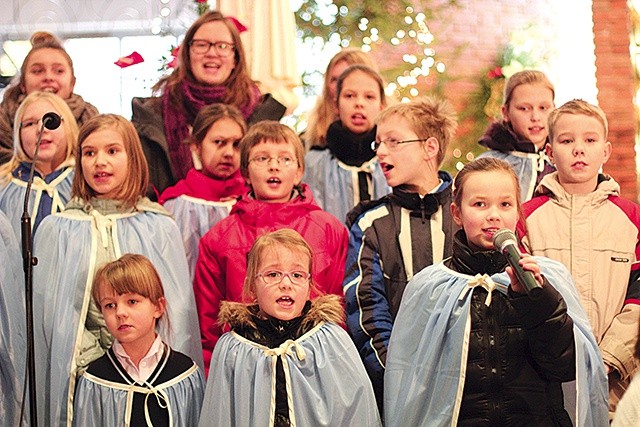 ▲	W wielu parafiach wierni spotykają się na wspólnym śpiewie. W Ostródzie będzie można zaśpiewać w jeszcze liczniejszym gronie.