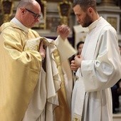 ◄	Nowy kapłan swoją posługę będzie pełnił w parafii Świętej Trójcy w Chynowie.