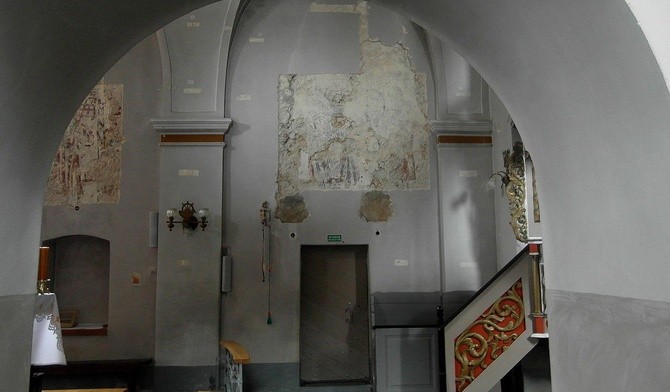 W Sadowie odkryto średniowieczne freski