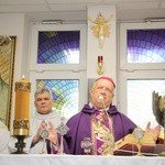 Wprowadzenie relikwii świętych i błogosławionych do kaplicy szpitala w Głownie