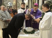34-letni Grzegorz przyjął chrzest przez posługę biskupa Romana Pindla w bielskim kościele św. Pawła 