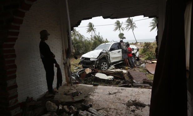 Indonezja - nowy bilans ofiar tsunami