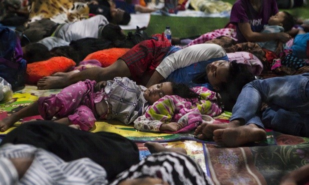 Indonezja: liczba osób ewakuowanych wzrosła do ponad 15 tysięcy