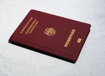 "Bild": Migranci handlują paszportami