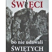 Na okładce – bł. Pier Giorgio Frassati pomaga wejść swoim towarzyszom na szczyt Rocca Sella w Alpach włoskich. To zdjęcie nie było dotąd publikowane.