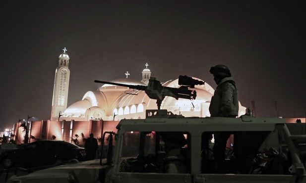 Katedra Bożego Narodzenia strzeżona przez wojsko