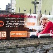 ▲	Baner z informacjami dotyczącymi inicjatywy wisi przy kościele pw. Krzyża Świętego w Świdnicy.