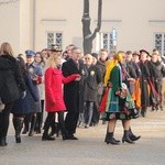 Polonez maturzystów na Starym Rynku w Łowiczu