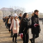 Polonez maturzystów na Starym Rynku w Łowiczu