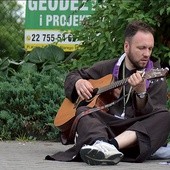 Brat Piotr służył ludziom między innymi swoim talentem.