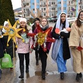 Kolędnicy w trakcie swojej corocznej pracy dla rówieśników z biednych krajów.