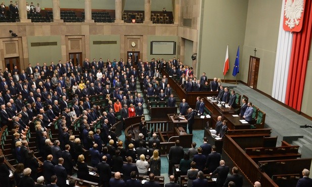 Prezesa PiS nie było w sali Sejmu, kiedy uczcił on pamięć Adamowicza