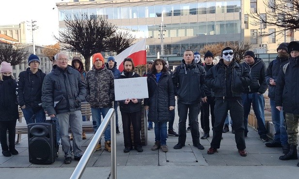 Protest w obronie wolności słowa w Internecie