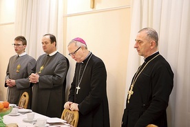 Biskup Piotr Libera wraz z przedstawicielami Kościoła starokatolickiego mariawitów i Kościoła prawosławnego.
