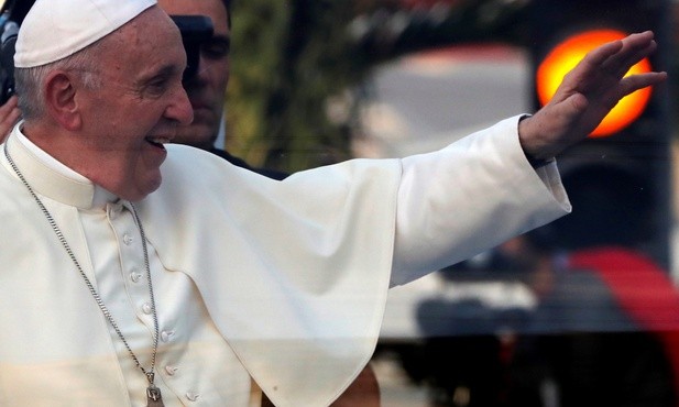 Papież przestrzega przed zagrożeniami płynącymi z Internetu