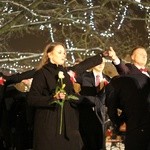 Polonez maturzystów na placu Wolności w Głownie