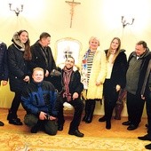Ukraińscy goście w pokoju papieskim urządzonym w radomskim seminarium.
