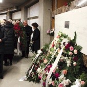 W pogrzebie zmarłego profesora uczestniczyli m.in. minister kultury i dziedzictwa narodowego Piotr Gliński, prezes PiS Jarosław Kaczyński, a także wielu artystów i muzyków.